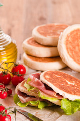 Tigella bread stuffed with ham and lettuce. 