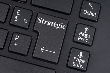 Touche stratégie sur un clavier d'ordinateur 