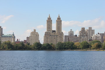 Fototapeta na wymiar new york panoramic view with waterline and blue sky