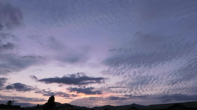 タイムラプス　夕暮れ　空　雲