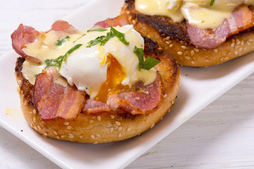 Eggs benedict with bacon