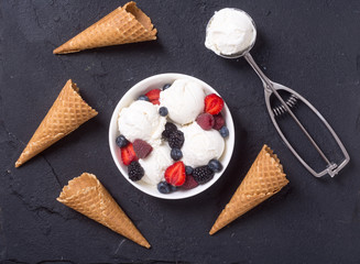 Vanilla ice cream with berries