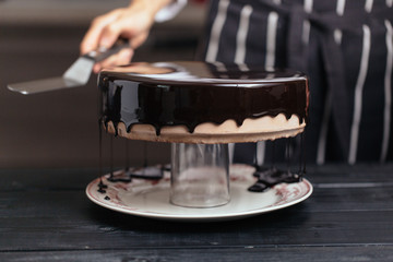 Glazing chocolate mousse cake, close-up