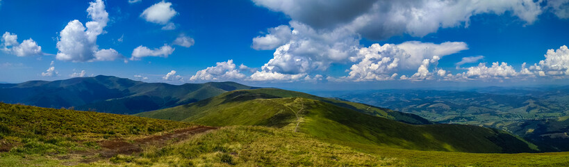 Obraz na płótnie Canvas Panorama landscape view in the Ukrainian Carpathian mounrains