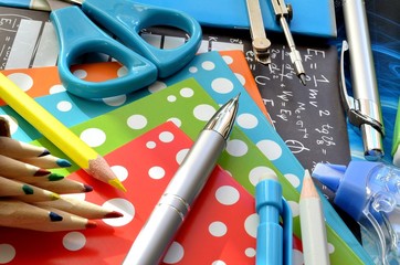 Przybory szkolne © Pio Si