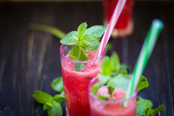 watermelon drink with mint