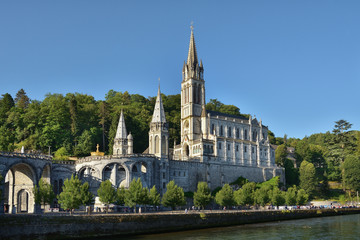 Fototapeta na wymiar Wallfahrtsort Lourdes in Frankreich