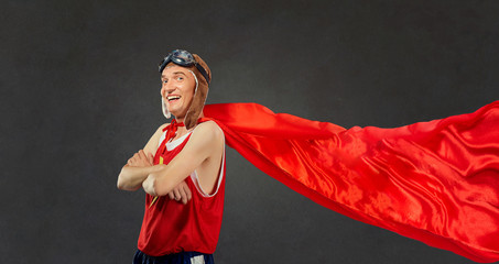 A thin, funny man in a superhero costume © Studio Romantic