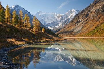 Fototapeta na wymiar Beautiful autumn landscape, Altai mountains Russia.