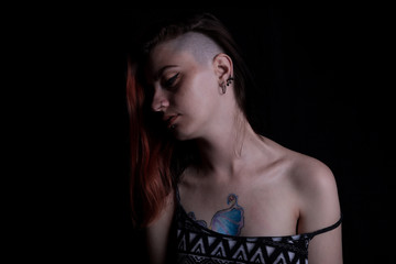 Naklejka premium red hair girl posing in studio