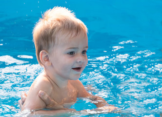 Fototapeta na wymiar Happy child bathing in the pool.