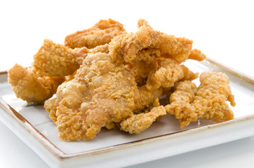 鶏皮のカリカリ揚げ