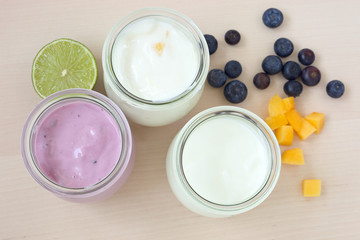 Joghurt mit Früchten