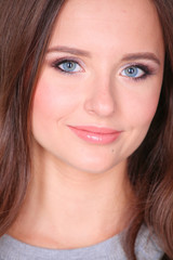 Obraz premium Portrait of an attractive fashionable young brunette woman