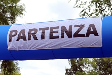 inflatable portal with the big Italian Written PARTENZA which me