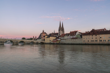 Fototapeta na wymiar Sonnenuntergang in Regensburg, Deutschland