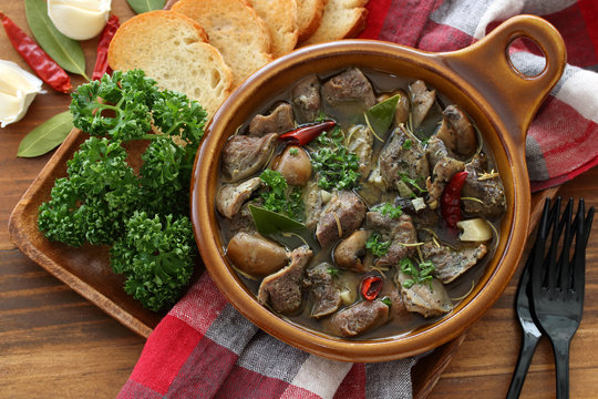 砂肝とマッシュルームのアヒージョ