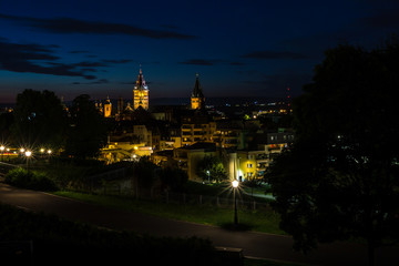 Fototapeta na wymiar Der Mainzer Dom an einem bewölkten Sommerabend
