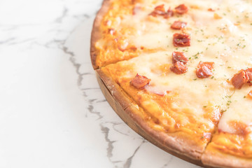 bacon and cheese pizza