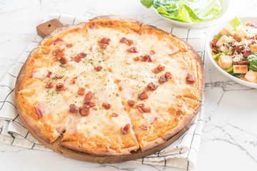 bacon and cheese pizza
