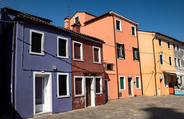 Fototapeta na wymiar Häuserreihe- Bunte Häuser von Burano