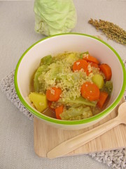 Eintopf mit Spitzkohl und Hirse