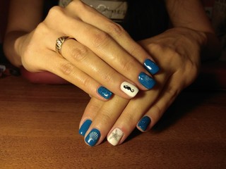 The manicurist excellently made her work a beautiful manicure with a polish gel on her hands and the client is happy