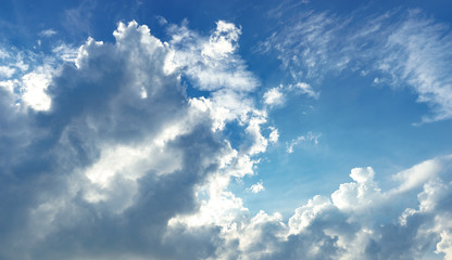 Obraz premium Sun light through the clouds