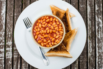 Baked Beans in Tomato Sauce With Dry Toast