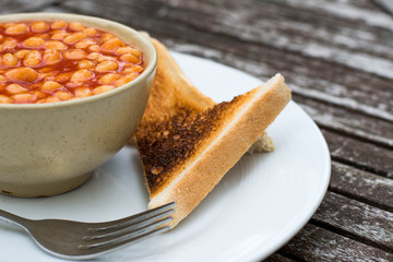 Baked Beans in Tomato Sauce With Dry Toast