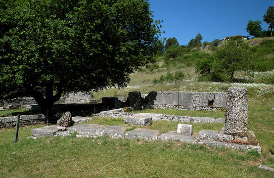 Tempel der Dione, Dodoni, Griechenland, 17130.jpg
