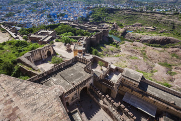 Fototapeta na wymiar The blue city of Jodhpur with the Mehrangarh Fort.