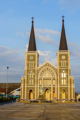 Fototapeta na wymiar Roman Catholic Church in Chang town, Chanthaburi, Thailand