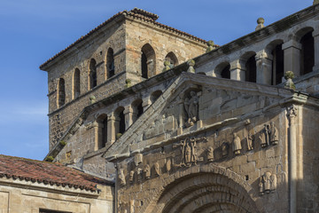 Fototapeta premium Church of the Colegiata - Santillana del Mar - Spain