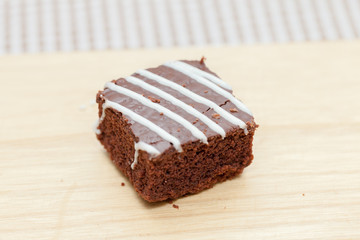 close up of of brownie cake on wooden plate