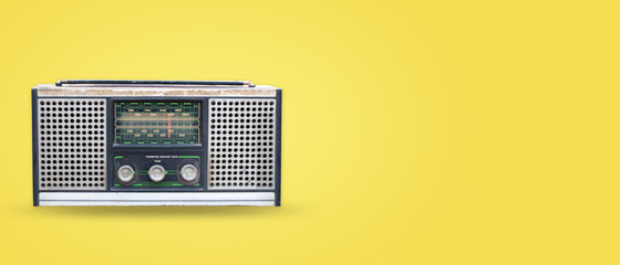 Vintage radio on pastel color background. retro technology. flat lay, top view hero header. vintage color styles.