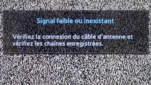 White noise signal on TV. No channel white noise signal close-up . French.