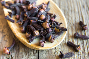 Organic cloves