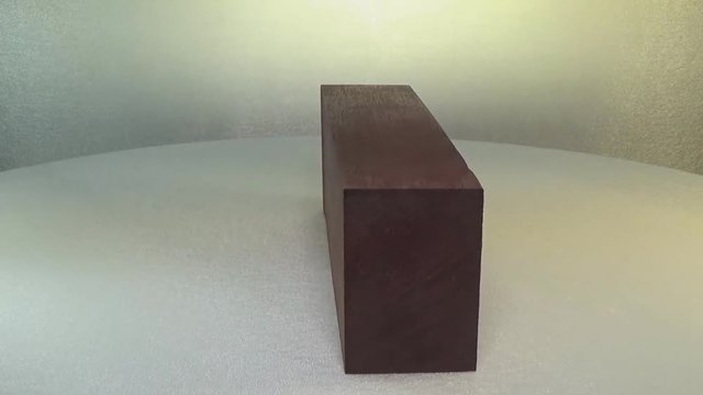 Rotating the block of wood amaranth. Mahogany.