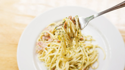 spaghetti white sauce with bacon.