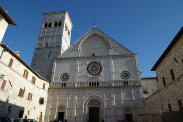 アッシジ　サンタキアラ聖堂