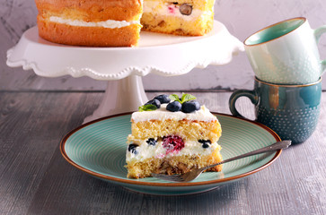 Berry and nut cream cake