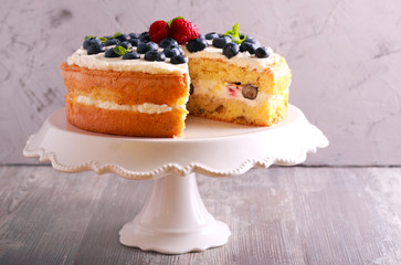 Berry and nut cream cake