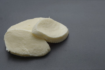 Mozzarella scheinen isoliert