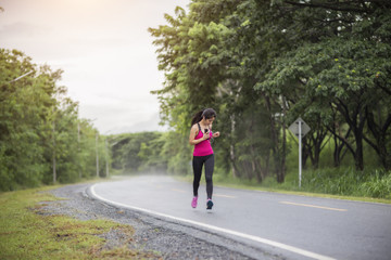 Obraz premium Beautiful woman running in forest
