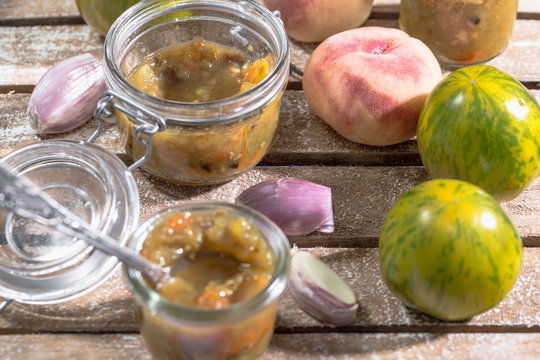 Chutney mit gr&uuml;nen Zebra Tomaten und Pfirsichen