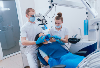 Medicamentous treatment of root canals during endodontic treatment