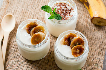 Banana mousse (pudding) for healthy vegetarian dessert