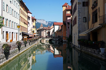 Fototapeta na wymiar Annecy : canal du Thiou