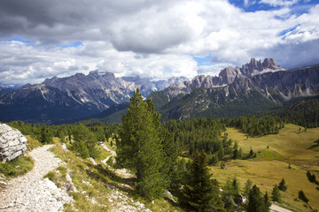 Obraz premium mountain landscape around the Cinque Torri